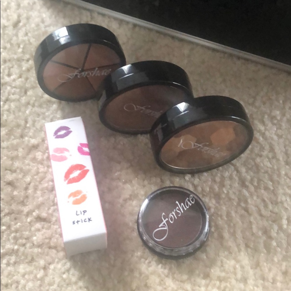 Makeup - Picture 3 of 3